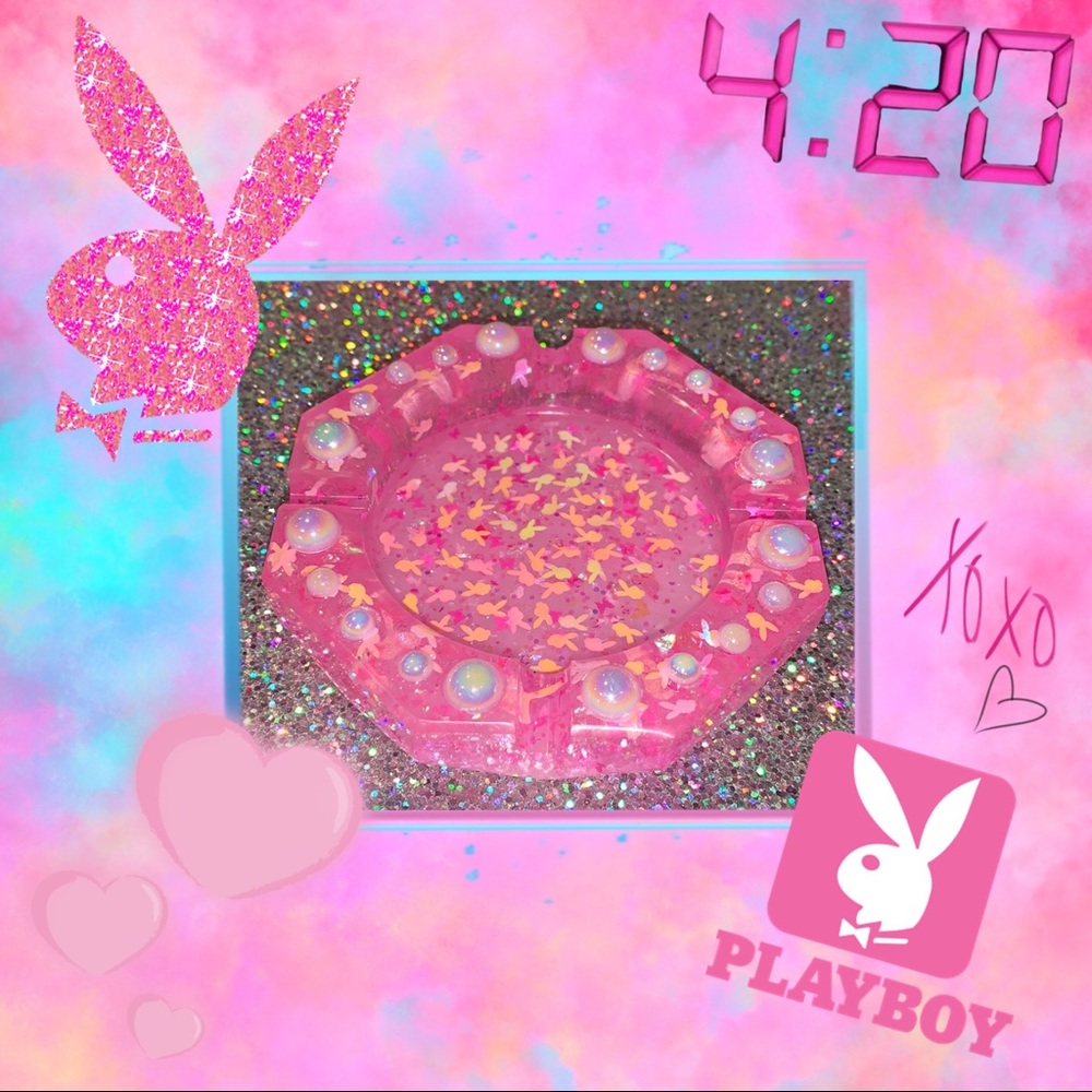 Playboy Pearl Ashtray - Picture 2 of 8